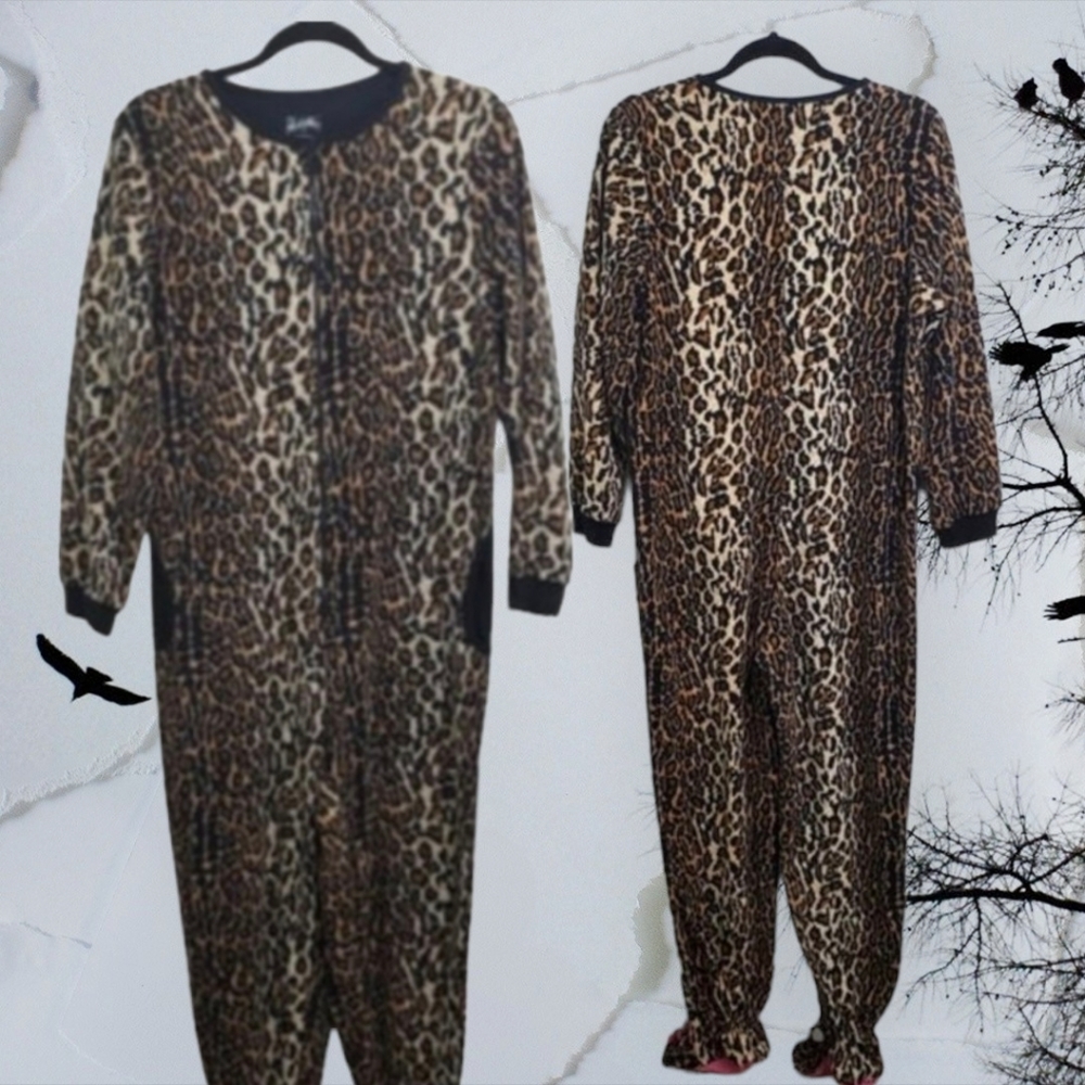 Nick & nora footed pajamas size S